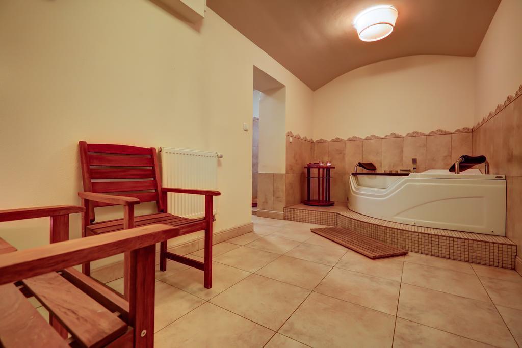 Bialy Palac Palczew Bed & Breakfast Dış mekan fotoğraf