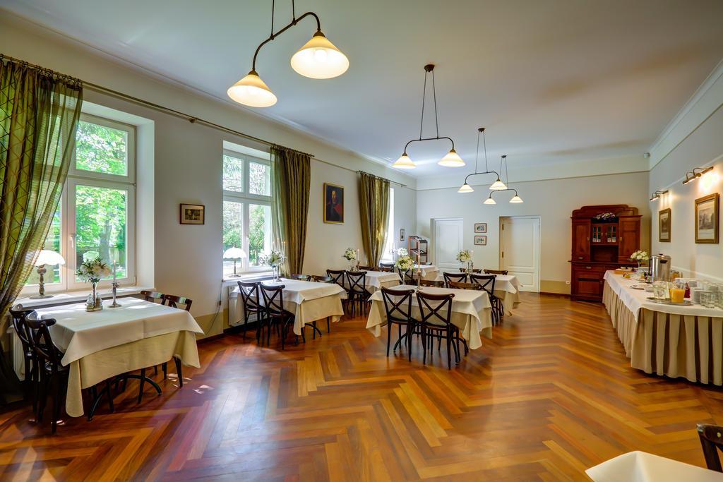 Bialy Palac Palczew Bed & Breakfast Dış mekan fotoğraf